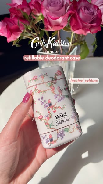 Be whisked away to a warm summer’s day with Wild’s new Birds & Berries case☀