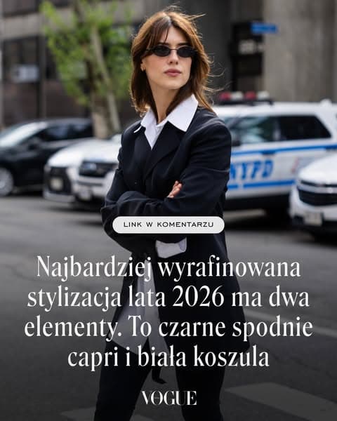Najbardziej wyrafinowana stylizacja lata 2026 ma dwa elementy. To czarne spodnie capri i biała koszula