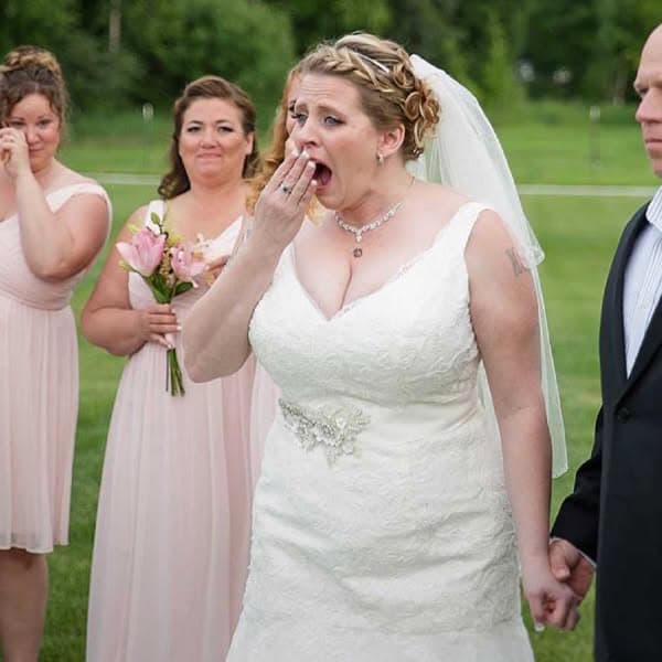 Bride's family laughed at groom's father for being a janitor, then he revealed his wedding gift - a present that put bride to tears. It was a plate with a sentence on it that read: Welcome to the residence of Mr. and Mrs. Parker. Here's the story.
