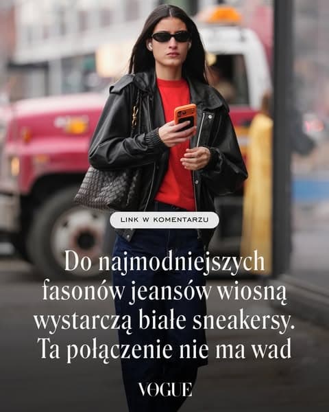 Do najmodniejszych fasonów jeansów wiosną wystarczą białe sneakersy. Ta połączenie nie ma wad